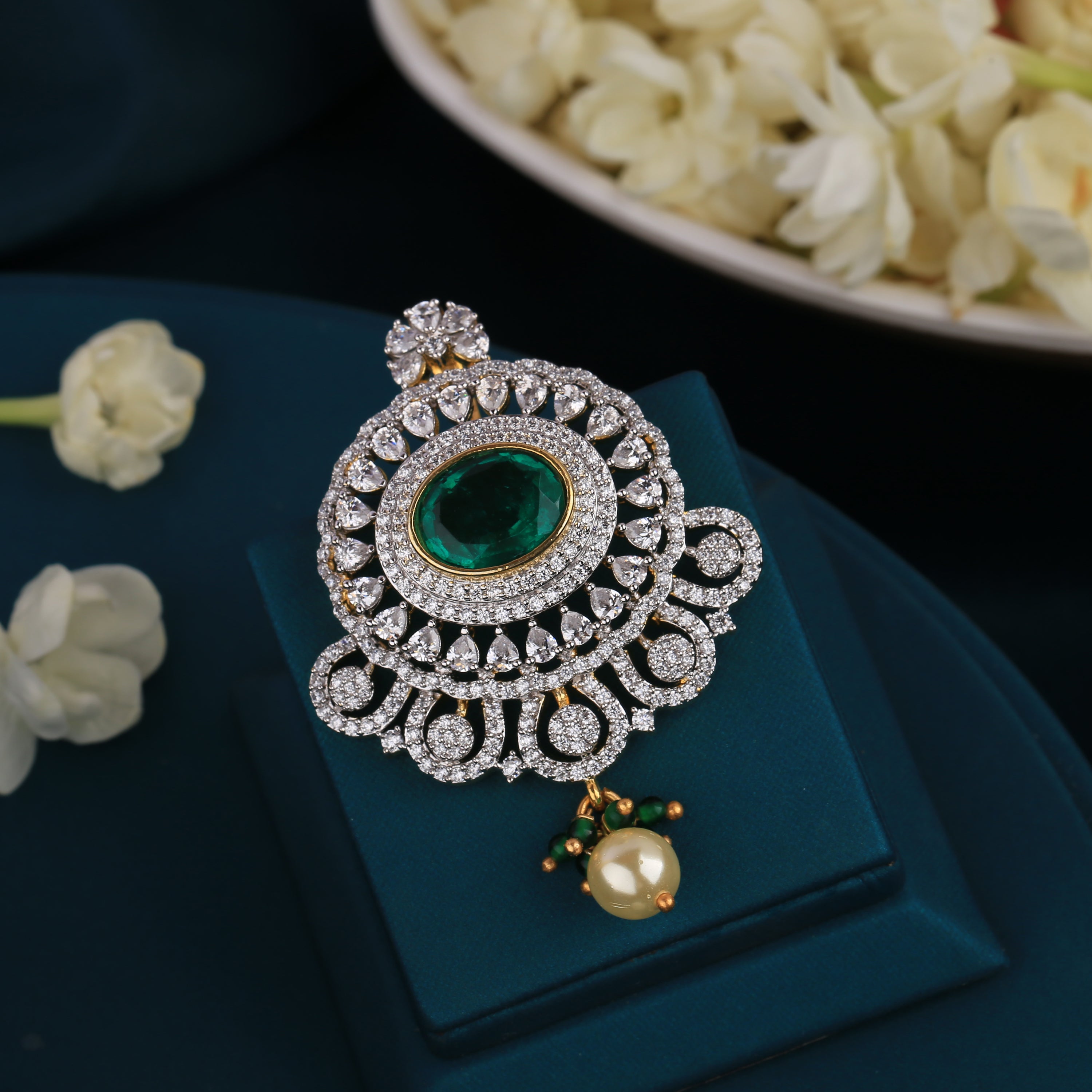 Emerald Radiance Pendent – Airaa Jewelry